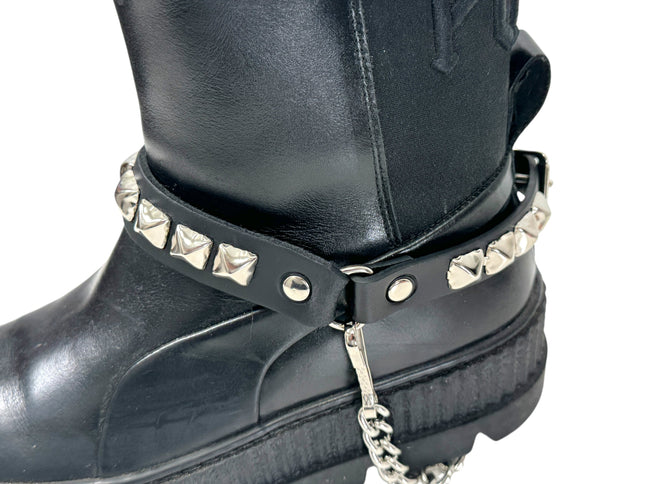 BS147FULL   ONE ROW FULL  PYRAMID STUDDED BOOTHSTRAP
