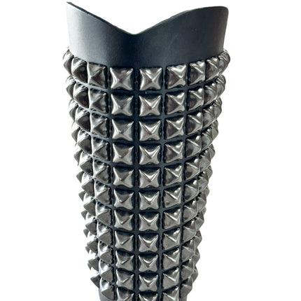 ARM105-BS BLACK   11 ROWS OF PYRAMID GAUNTLET
