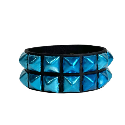 BC112 METALLIC COLOR  3 ROW 1/2" PYRAMID STUD SNAP BRACELET