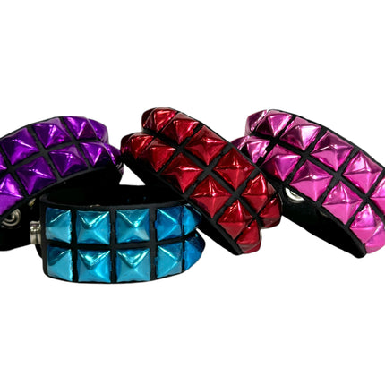 BC112 METALLIC COLOR  3 ROW 1/2" PYRAMID STUD SNAP BRACELET