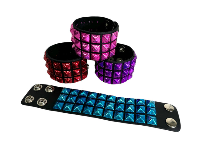 BC127METALLIC COLOR  3 ROW 1/2" PYRAMID STUD SNAP BRACELET