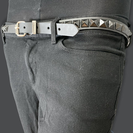 BT134-BS  1 ROW 1/2" PYRAMID STUDS BLACK LEATHER BELT