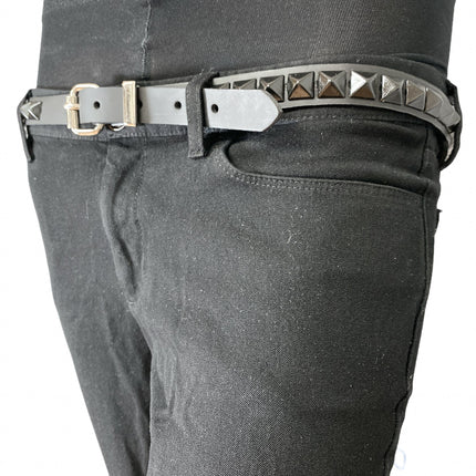 BT134-BS  1 ROW 1/2" PYRAMID STUDS BLACK LEATHER BELT