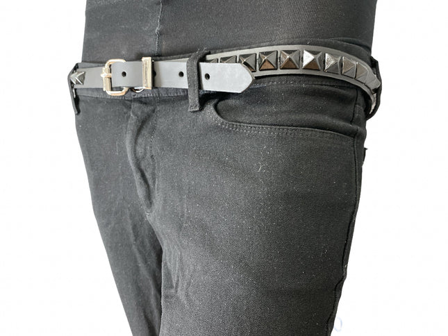 BT134-BS  1 ROW 1/2" PYRAMID STUDS BLACK LEATHER BELT
