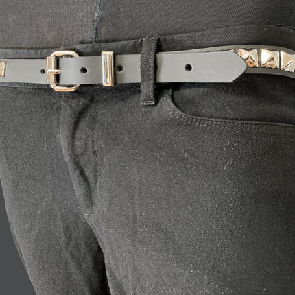 BT134 1 ROW 1/2" PYRAMID STUDS BLACK LEATHER BELT