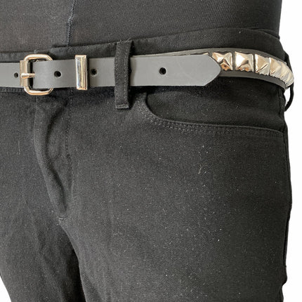 BT134 1 ROW 1/2" PYRAMID STUDS BLACK LEATHER BELT
