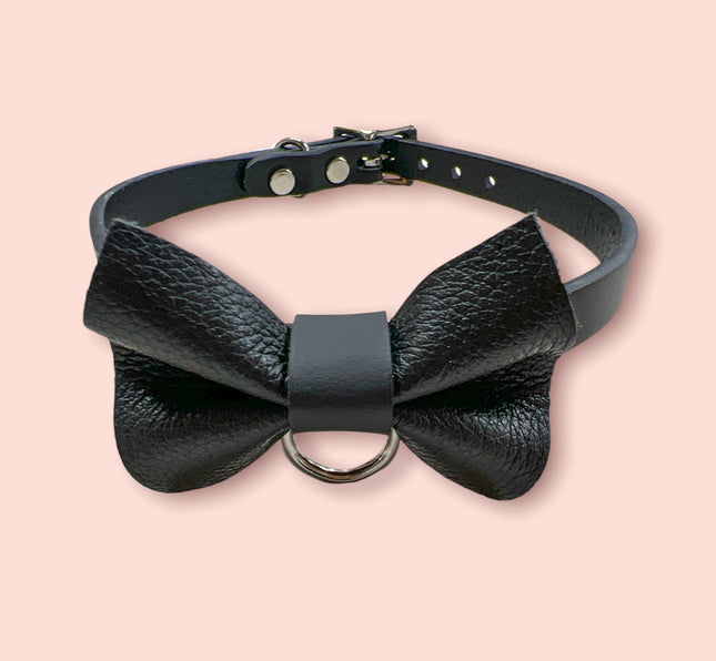 FC288 LEATHER BOW TIE D RING CHOKER
