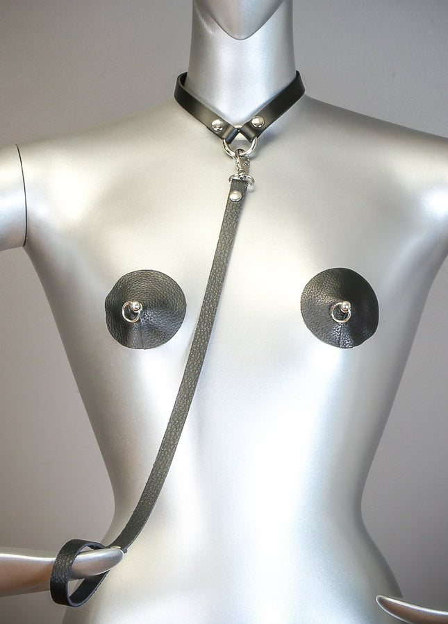 FMC130   1/2" WIDE 18" LEASH MIDDLE RING 1/2" SKINNY CHOKER
