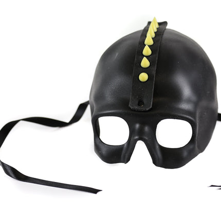 XMK105 SKULL MASK WITH GLOW SPIKES