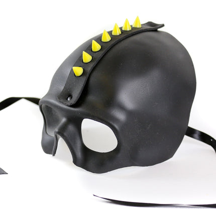 XMK105 SKULL MASK WITH GLOW SPIKES